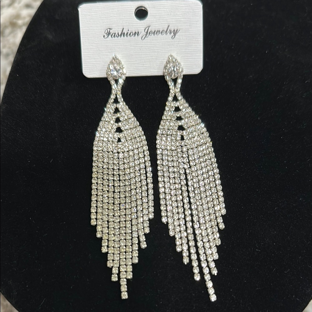 👑Elegant Silver Rhinestone Dangle Earrings
